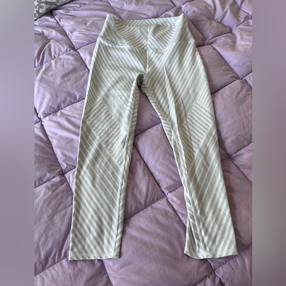 ALO yoga cropped leggings